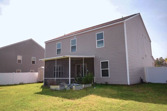 Building Photo - 105 Butternut Blvd