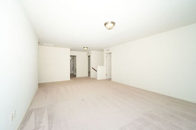 Building Photo - 4 Bedroom With Finished Basement in Westfield!