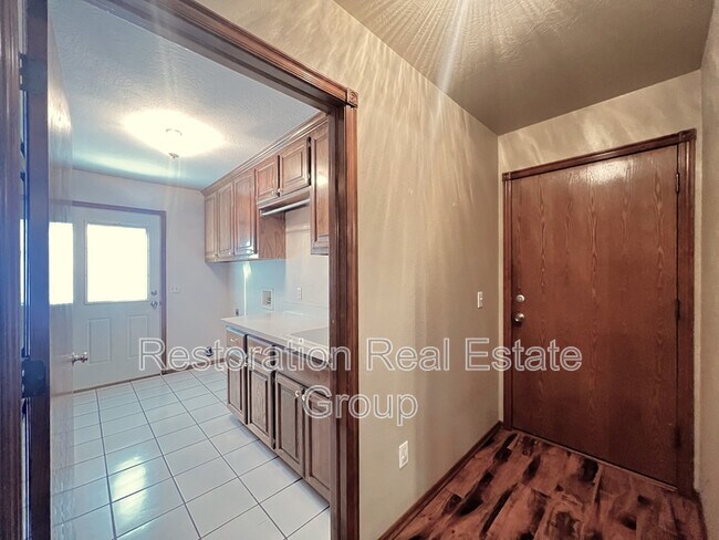 Building Photo - 113 S Mustang Rd