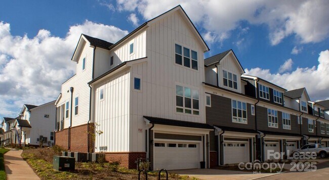 Building Photo - 17014 Fairmount Way