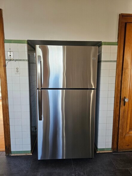 Building Photo - 144 N Mason Ave