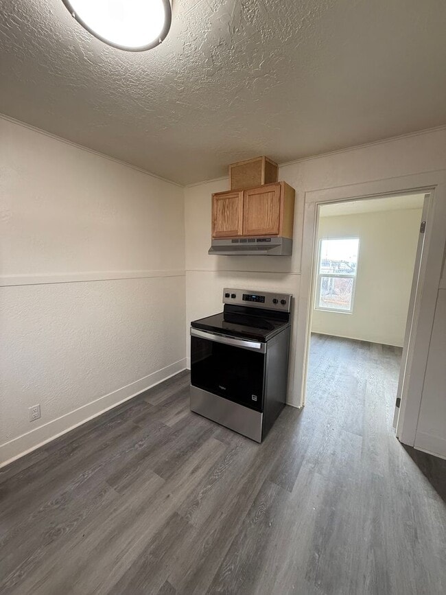 Building Photo - 3 Bedroom 1 Bath House