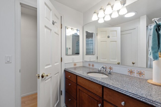 Building Photo - Beautiful 4 Bedroom Home in Richmond