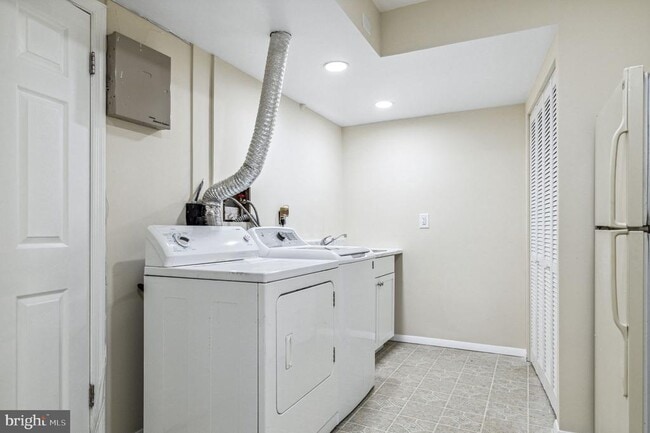 Building Photo - 12735 Lighthouse Ln