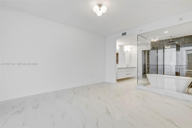 Building Photo - 700 NE 24th St