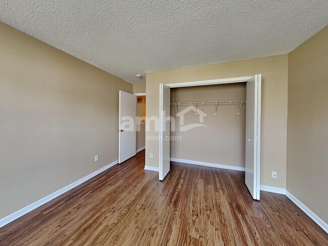 Building Photo - 6031 Draycott Dr