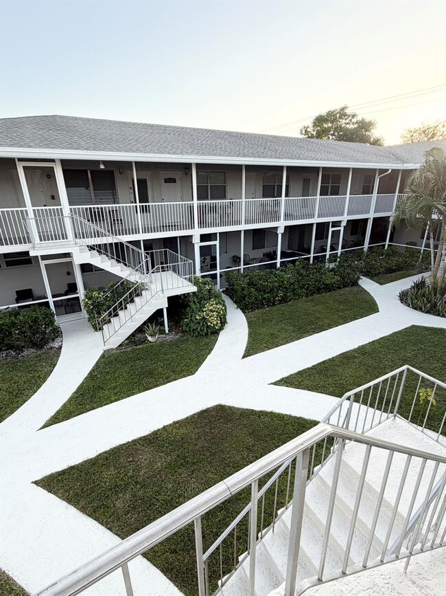 Primary Photo - 520 NE 7th Ave