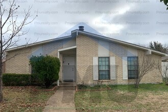 Building Photo - AVAILABLE NOW!!! Lovely 3/2/2 home in Grand Prairie