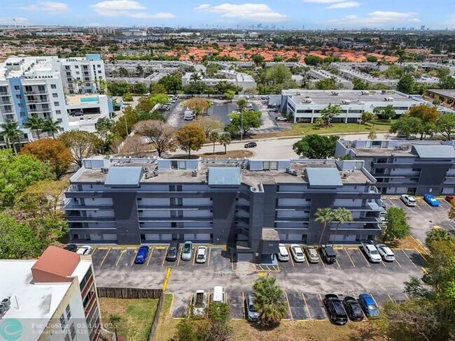 Building Photo - 310 Fontainebleau Blvd