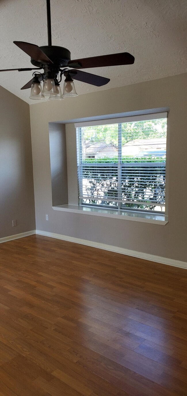 Building Photo - 2805 Knoxville Dr