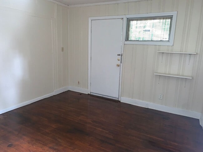 Building Photo - Charming and Modernized Three Bedroom Home...