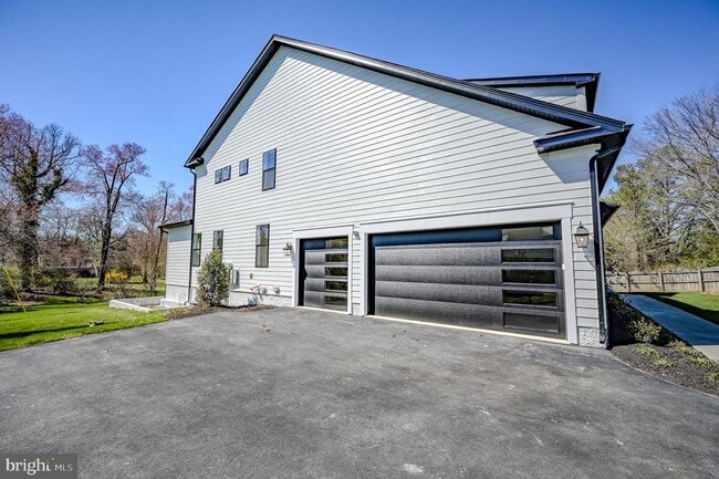 Building Photo - 2424 Carey Ln