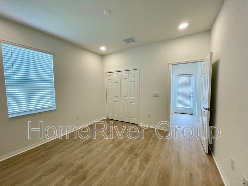 Building Photo - 10701 New Morning Dr