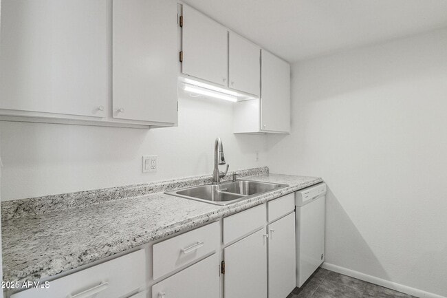 Building Photo - 4346 N 19th Dr