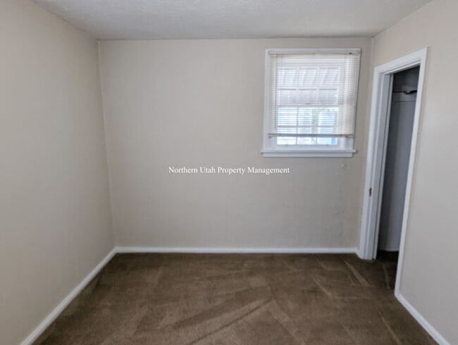 Building Photo - 2 Bed 1 Bath