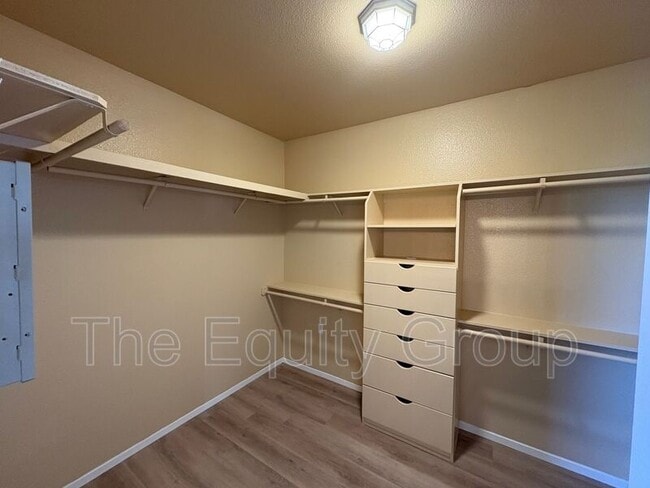 Building Photo - 938 W Encore Dr