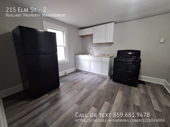 Building Photo - 215 Elm St