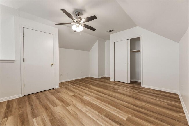 Building Photo - 2908 Whisper Oaks Ln