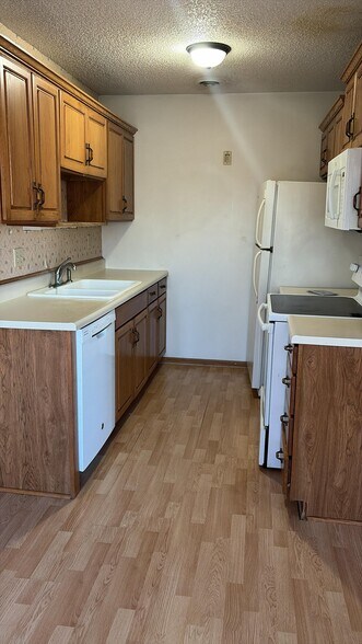 Building Photo - 1402 5th Ave