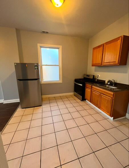 Building Photo - 5941 S Aberdeen St