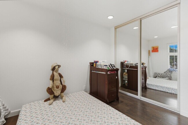 Building Photo - Welcome to elegant living in the heart of ...