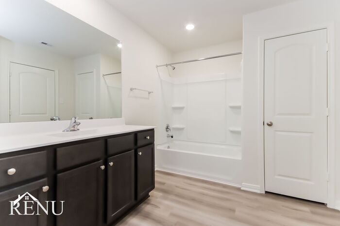 Building Photo - 10474 Sweetwater Creek Dr