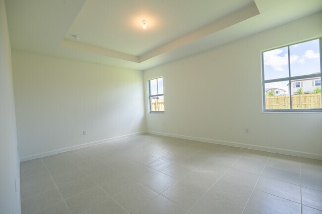 Building Photo - 2485 SE 29th Dr