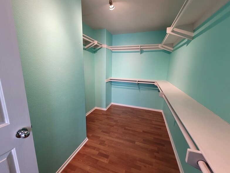 Building Photo - 11559 Compass Point Dr N