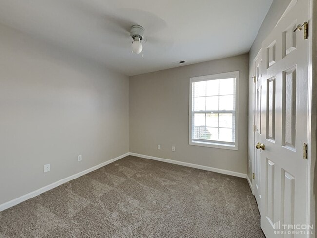 Building Photo - 2939 Hearthside Dr