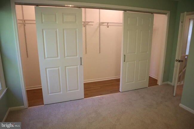 Building Photo - 10848 Douglas Ave