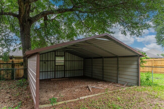 Building Photo - 2317 Lewis St