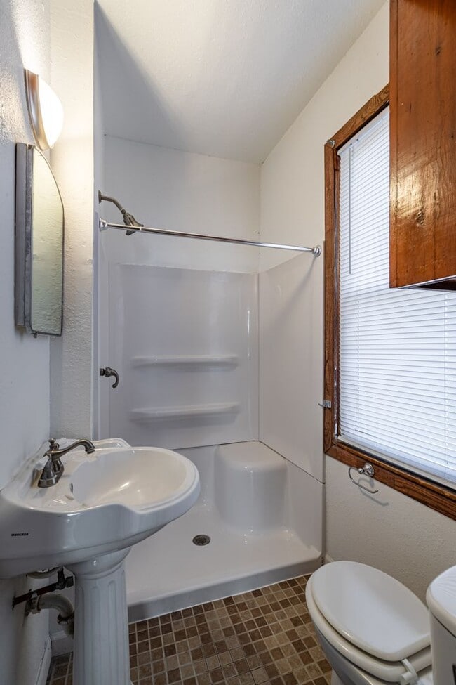 Building Photo - ds1233