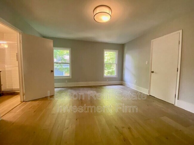 Building Photo - 2401 Darien St