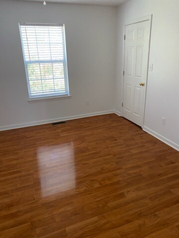 Building Photo - 3869 Meadow Creek Dr