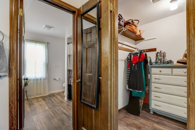 Building Photo - 16450 Dane Ct E