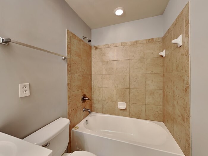 Building Photo - 755 Earlham Dr