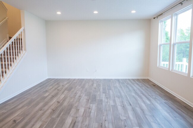 Building Photo - 2845 Beechwood Dr