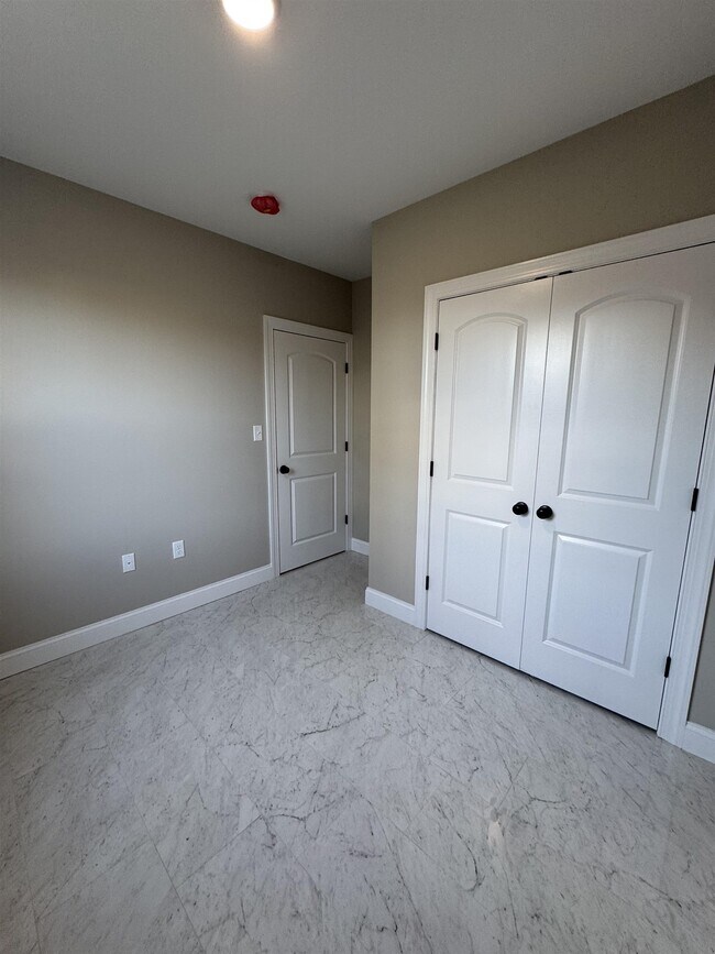 Building Photo - 515 Walnut St