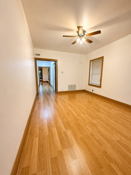 Building Photo - 7630 N Marshfield Ave