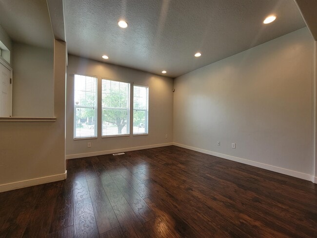 Building Photo - 3080 Finsbury Ln