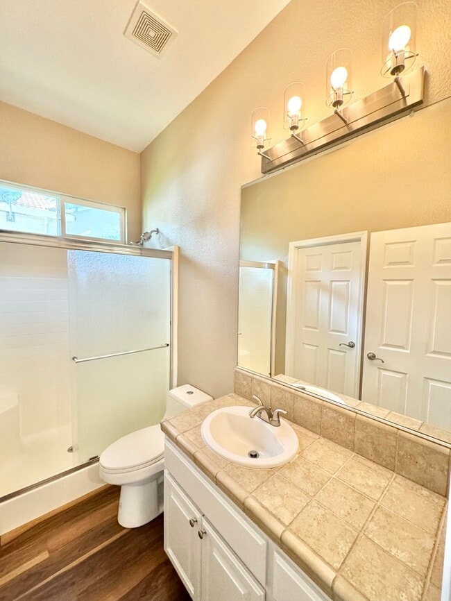 Building Photo - Stunning 3-bedroom 3-bathroom home in Yank...