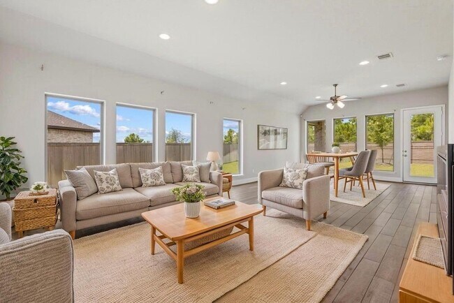 Building Photo - 11439 Bush Clover Dr