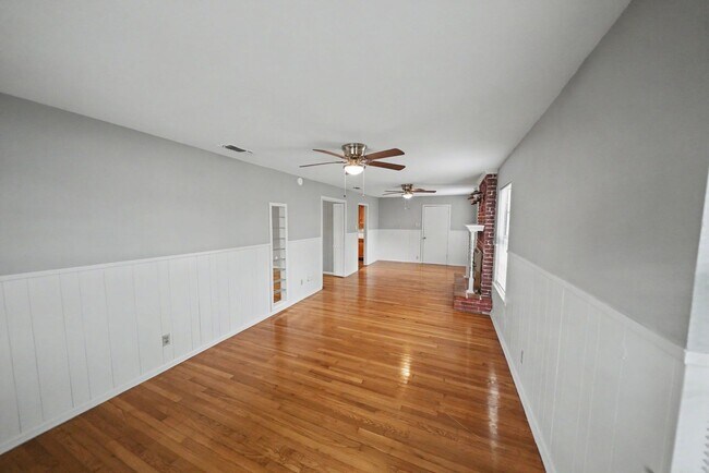 Building Photo - Classic Northeast San Antonio Gem with Two Living Areas - Realtor Commission: $500