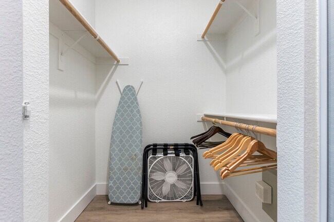 Building Photo - 15608 N 71st St