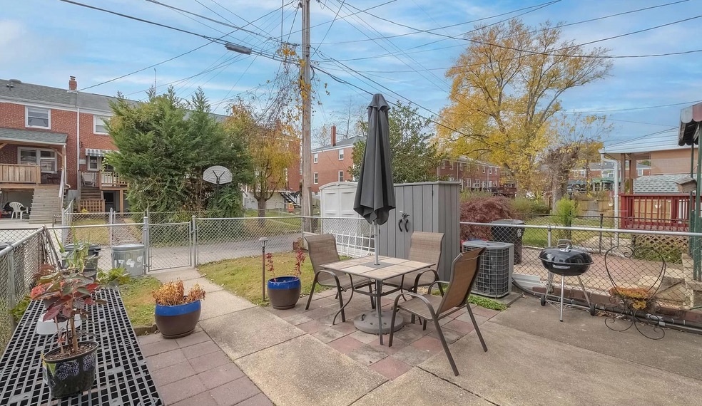 Fenced-in Backyard - 1745 Amuskai Rd