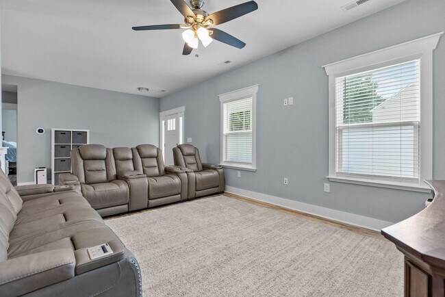 Building Photo - Charming 3-Bedroom Home in Suffolk!