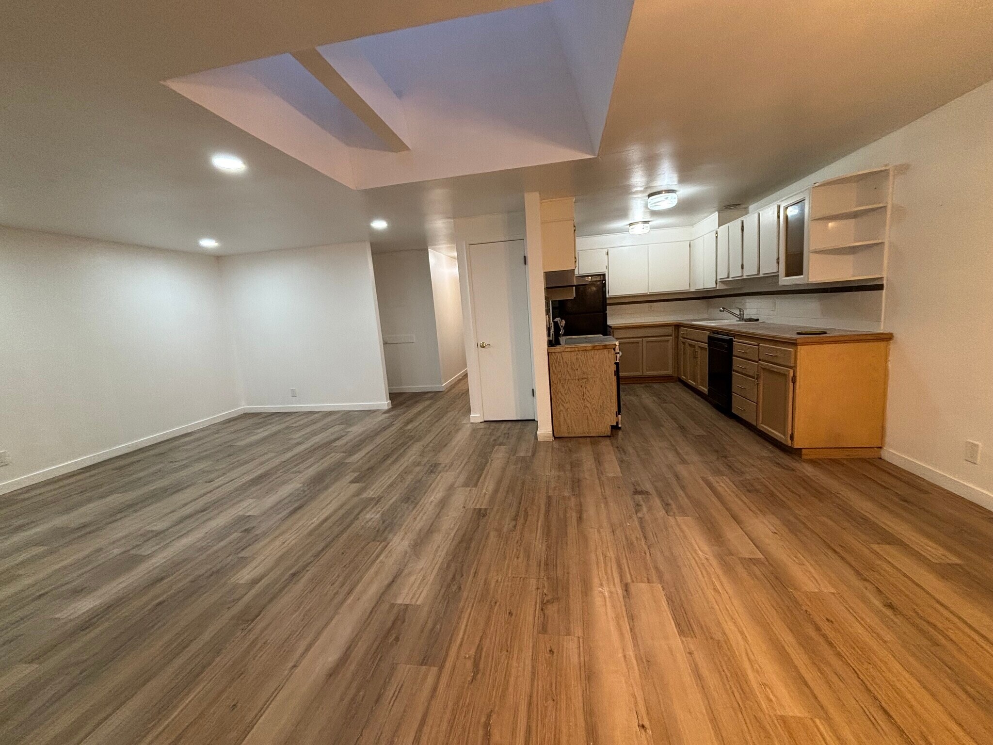 Building Photo - 13910 SE Newport Way