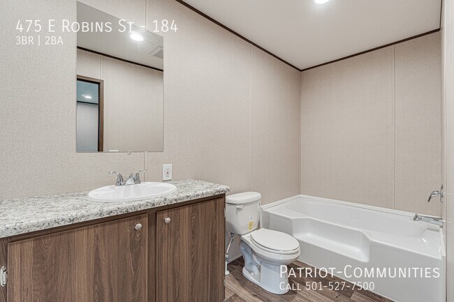 Building Photo - 475 E Robins St