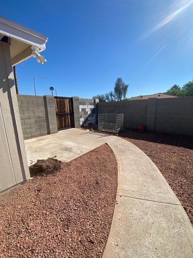 Building Photo - 5149 E Shaw Butte Dr