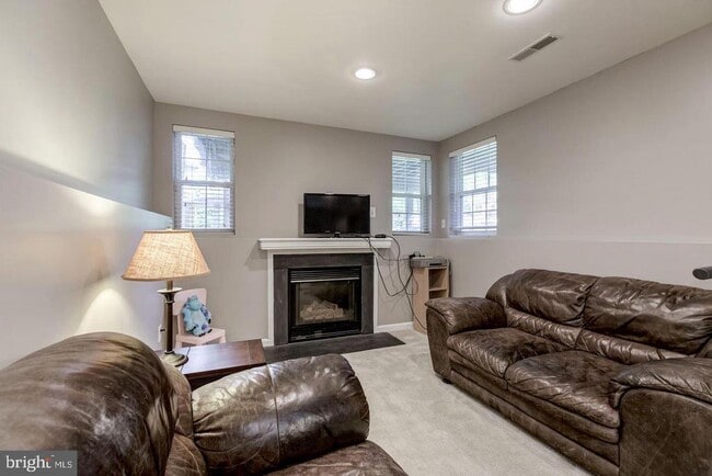 Building Photo - 25452 Upper Clubhouse Dr